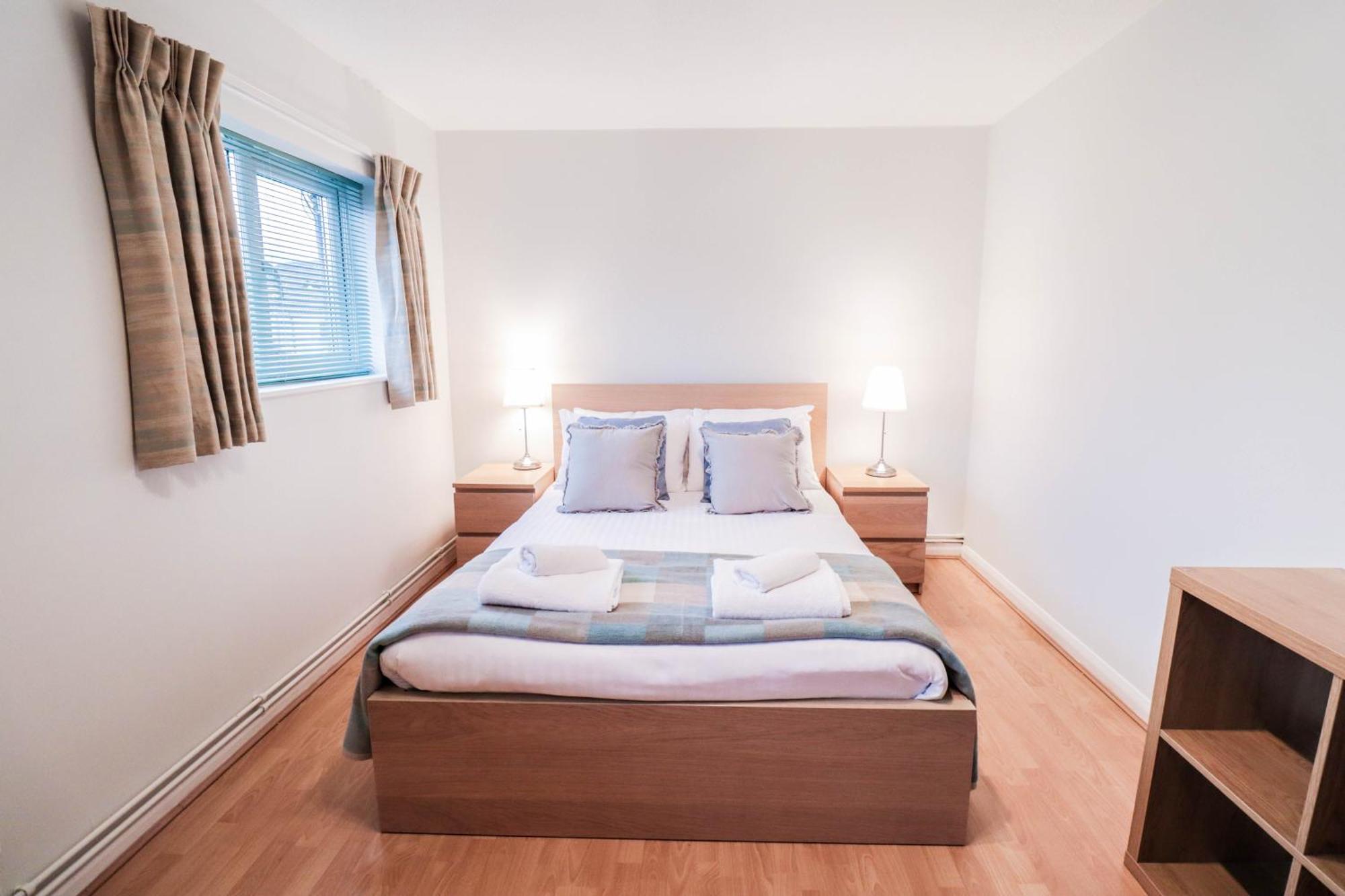 Bright And Spacious Contractor House L Parking! Borehamwood Buitenkant foto