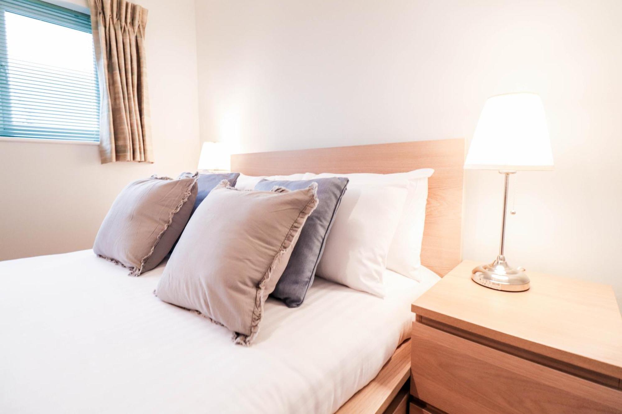 Bright And Spacious Contractor House L Parking! Borehamwood Buitenkant foto