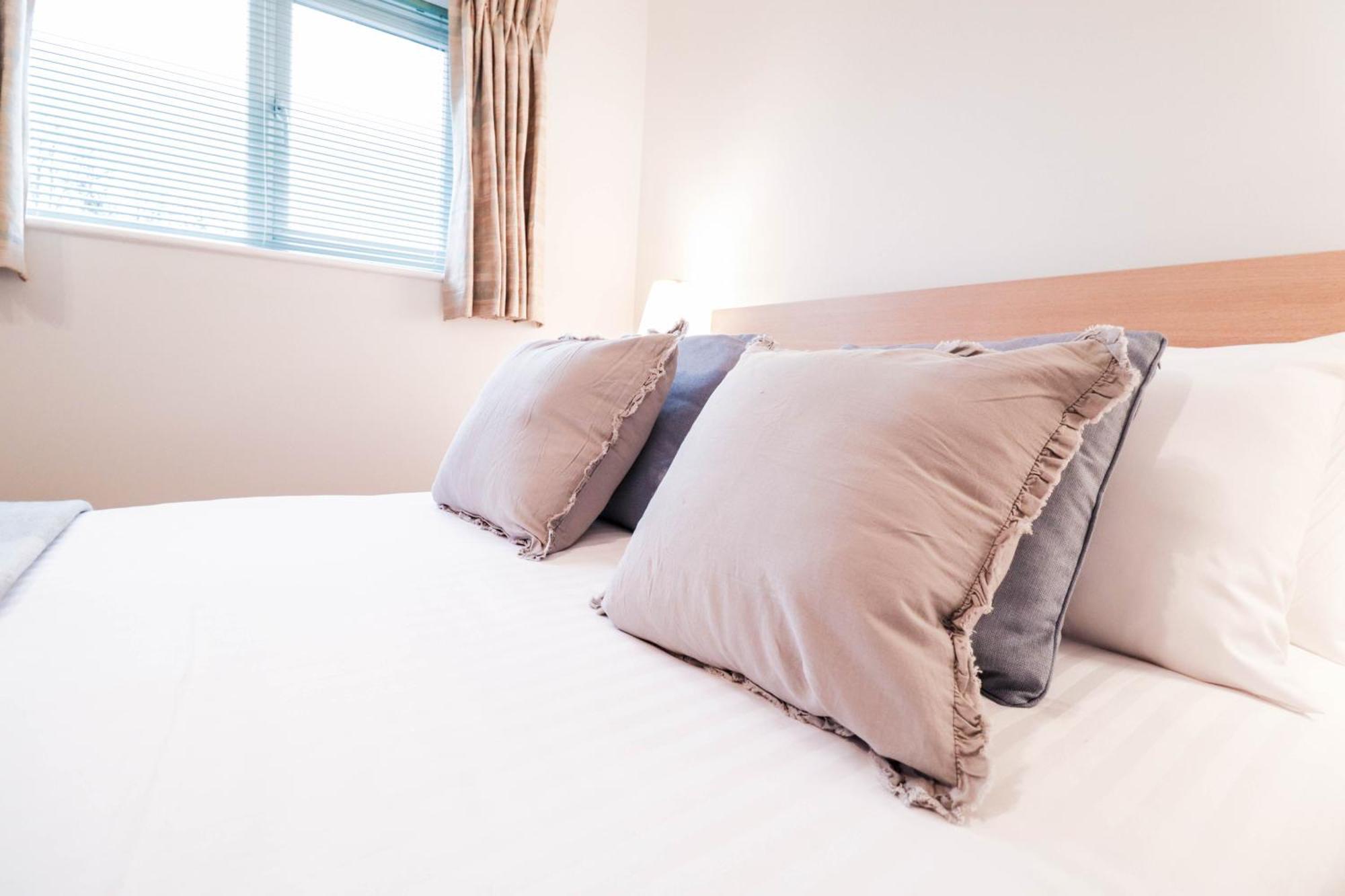 Bright And Spacious Contractor House L Parking! Borehamwood Buitenkant foto