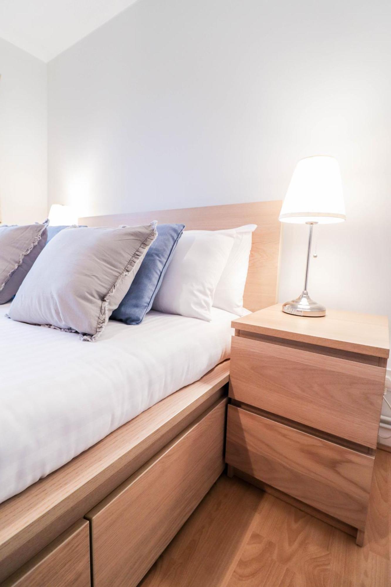 Bright And Spacious Contractor House L Parking! Borehamwood Buitenkant foto