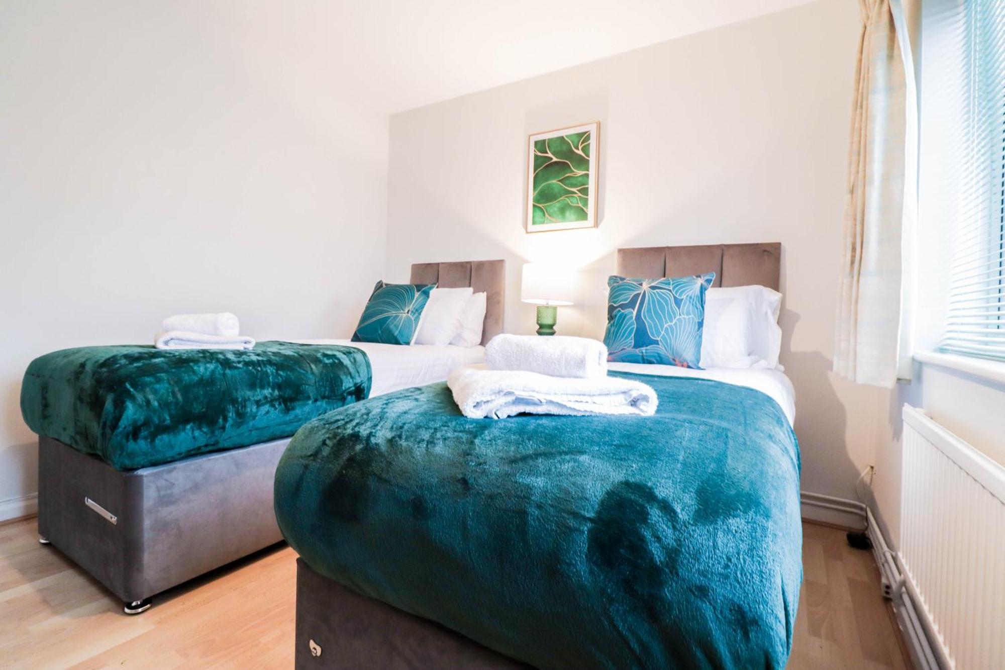 Bright And Spacious Contractor House L Parking! Borehamwood Buitenkant foto